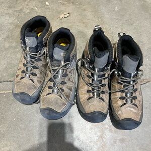 Two (2) Paris Keen Targhee III sz 10.5